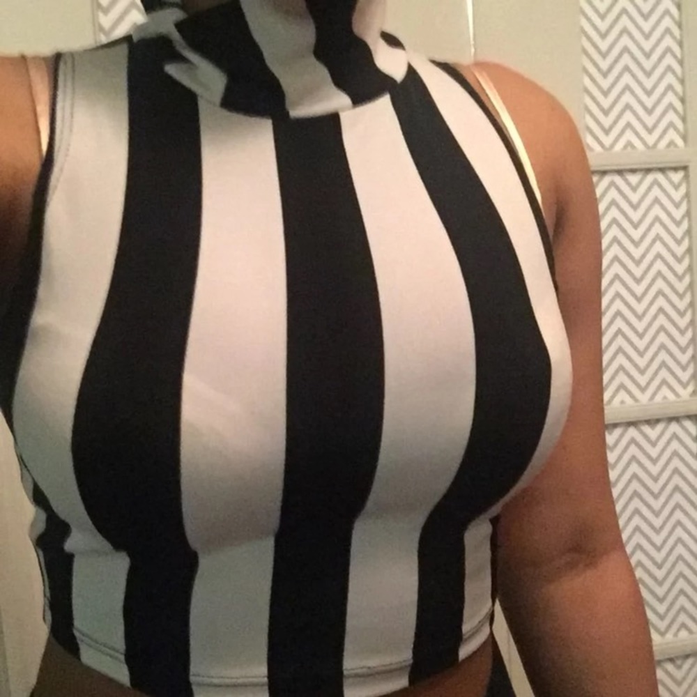 turtle neck crop top